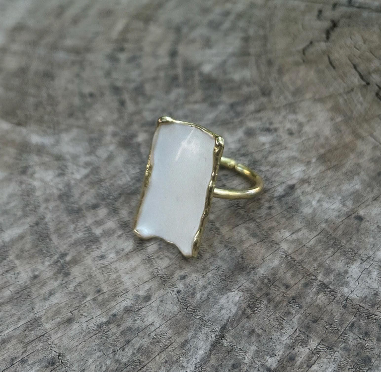 εικόνα_Viber_2025-07-20_19-33-23-067 Δαχτυλίδι από μπρούτζο και λευκό σμάλτο- ανοιγόμενο - Image 1